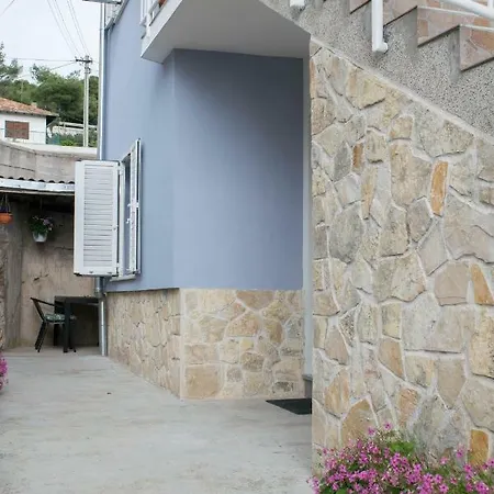 Kata Apartment *